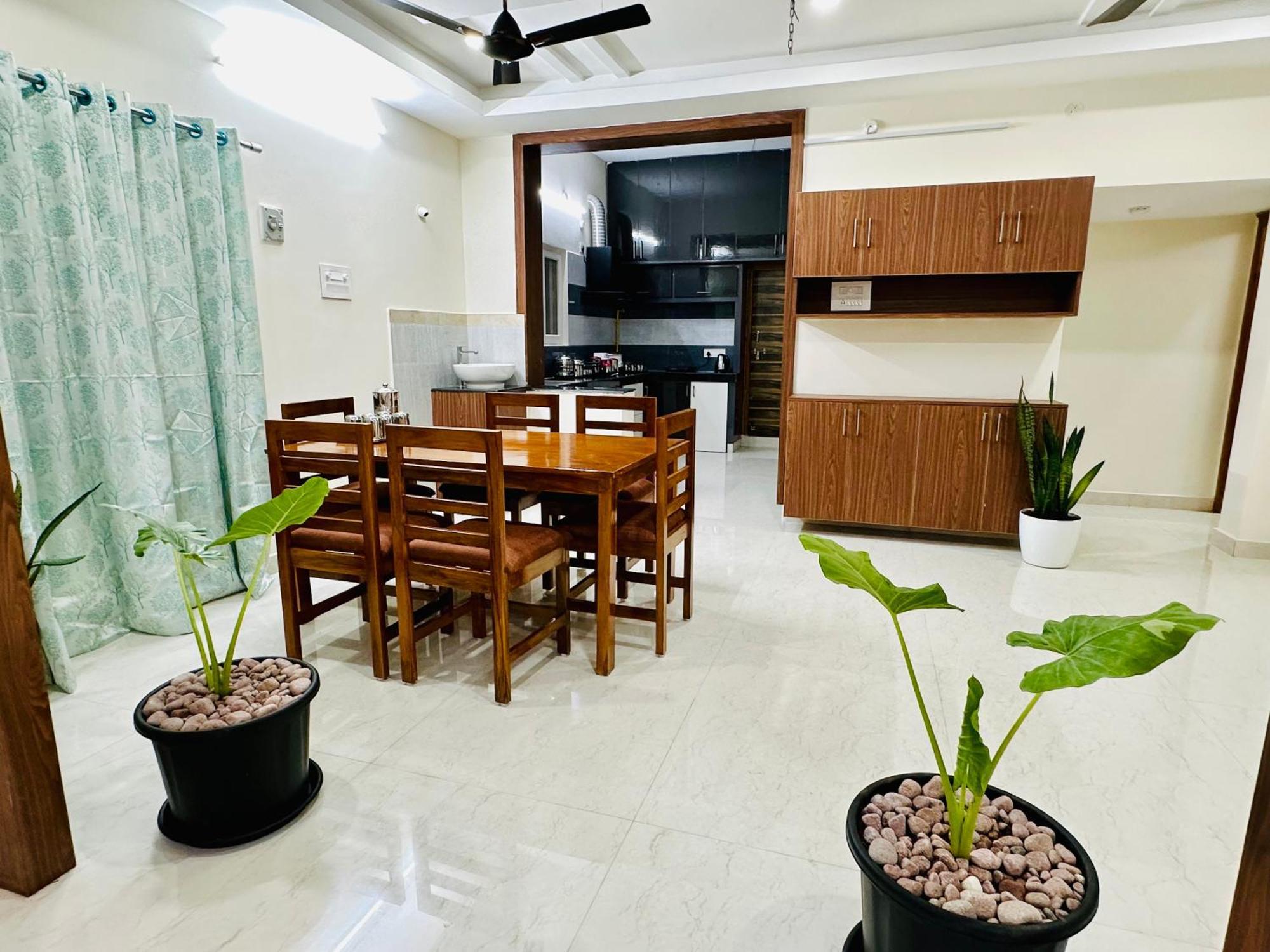 Truelife - 3Bhk Family Suites - Ps4 Pure Veg Restaurant On The Way To Balaji Temple - 2500 Sft Large Signature Apartment - Modular Kitchen - Super Fast Wifi, Smart Tv, 250 Jio Channels - Parking - Easy Access To All Temples - Top Service With Lots Of Tirupati Buitenkant foto