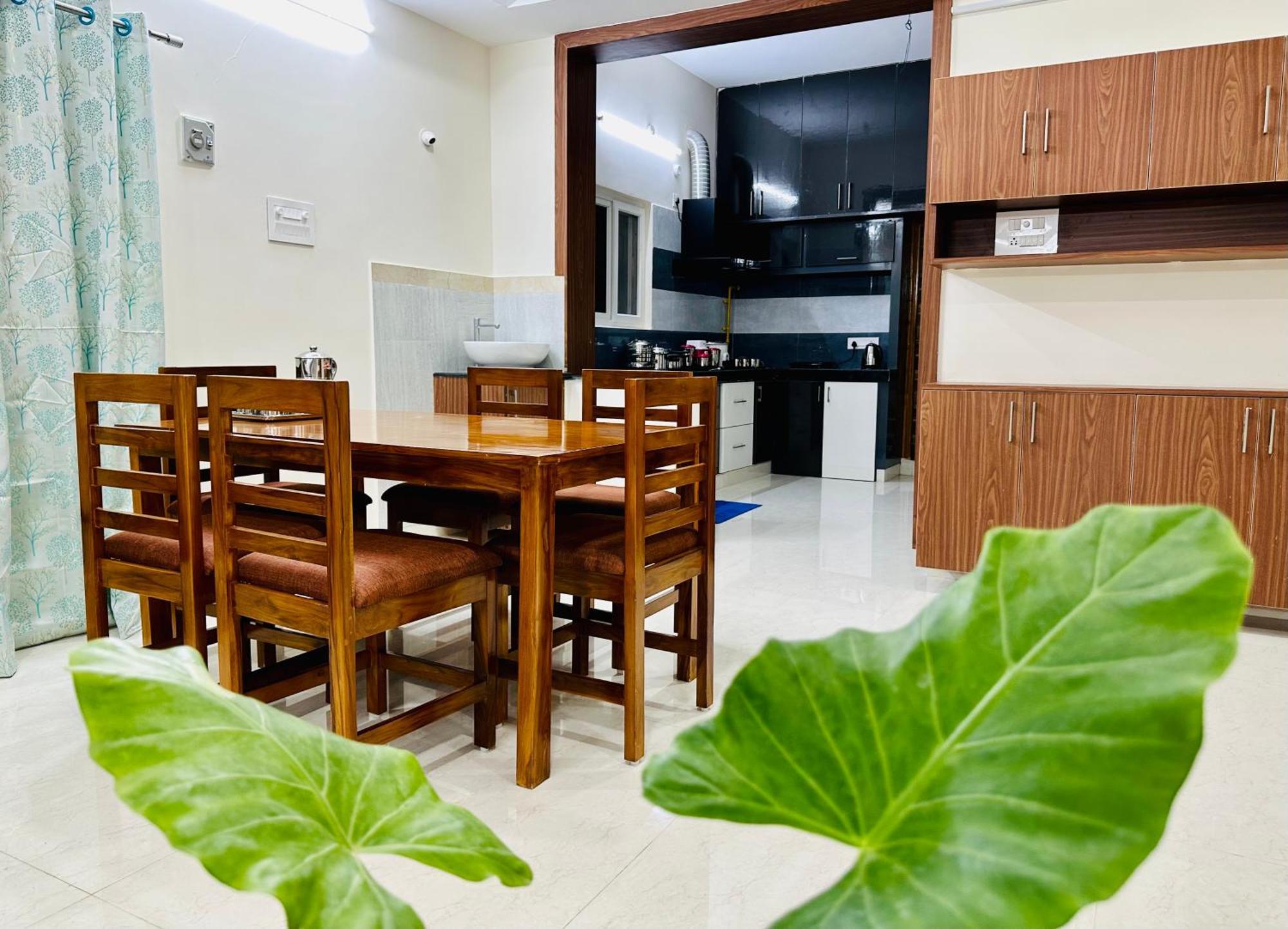 Truelife - 3Bhk Family Suites - Ps4 Pure Veg Restaurant On The Way To Balaji Temple - 2500 Sft Large Signature Apartment - Modular Kitchen - Super Fast Wifi, Smart Tv, 250 Jio Channels - Parking - Easy Access To All Temples - Top Service With Lots Of Tirupati Buitenkant foto