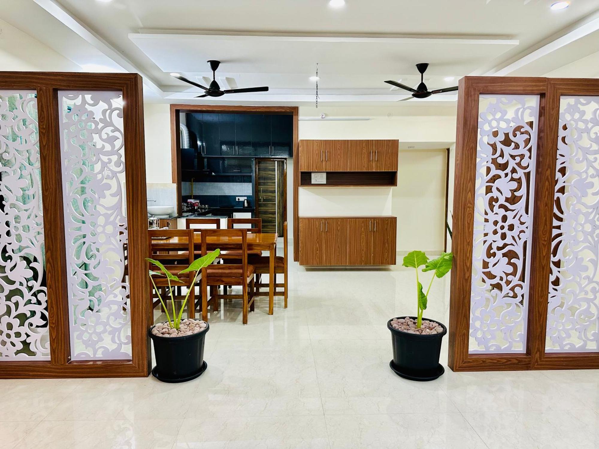 Truelife - 3Bhk Family Suites - Ps4 Pure Veg Restaurant On The Way To Balaji Temple - 2500 Sft Large Signature Apartment - Modular Kitchen - Super Fast Wifi, Smart Tv, 250 Jio Channels - Parking - Easy Access To All Temples - Top Service With Lots Of Tirupati Buitenkant foto