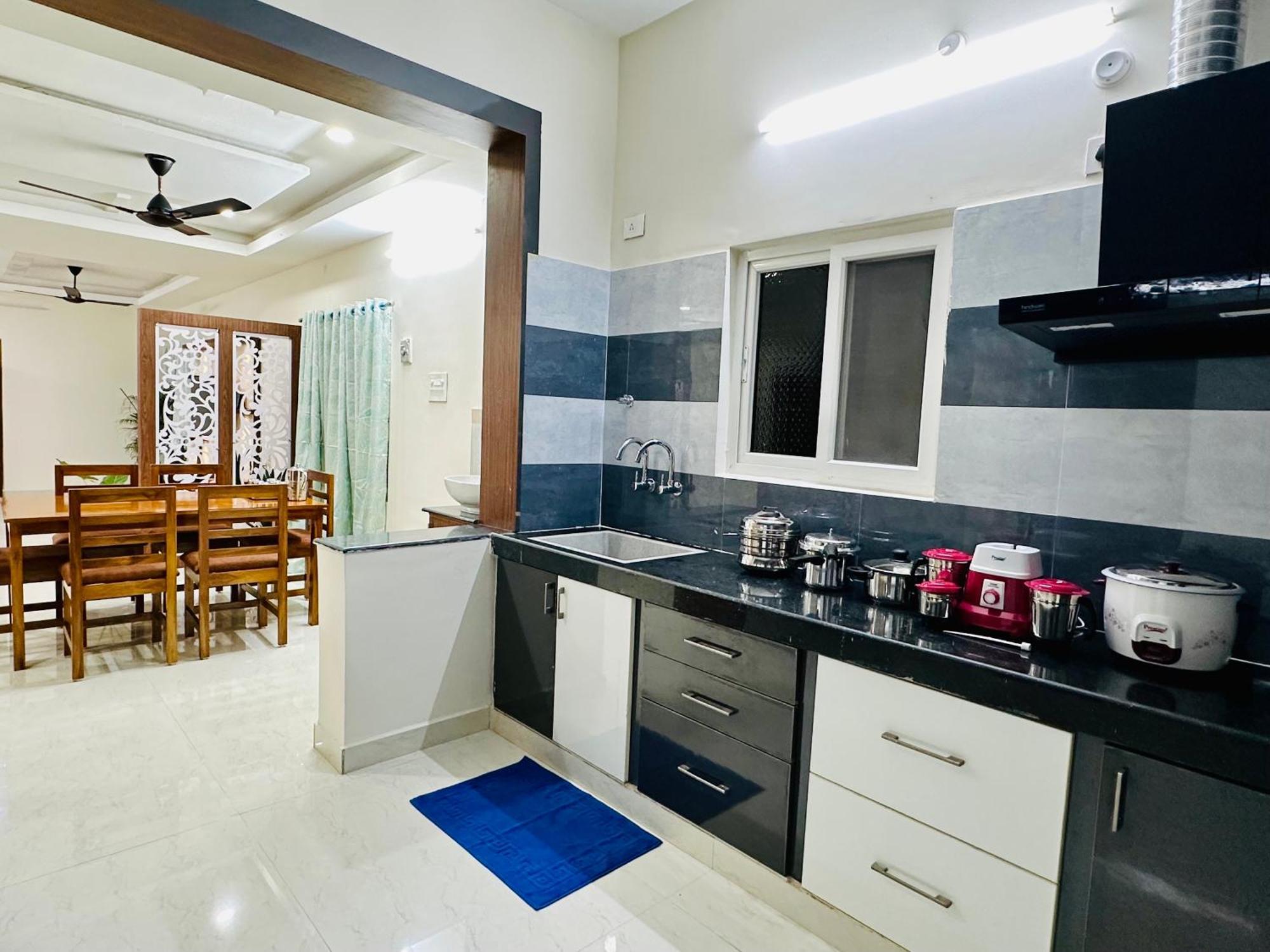 Truelife - 3Bhk Family Suites - Ps4 Pure Veg Restaurant On The Way To Balaji Temple - 2500 Sft Large Signature Apartment - Modular Kitchen - Super Fast Wifi, Smart Tv, 250 Jio Channels - Parking - Easy Access To All Temples - Top Service With Lots Of Tirupati Buitenkant foto