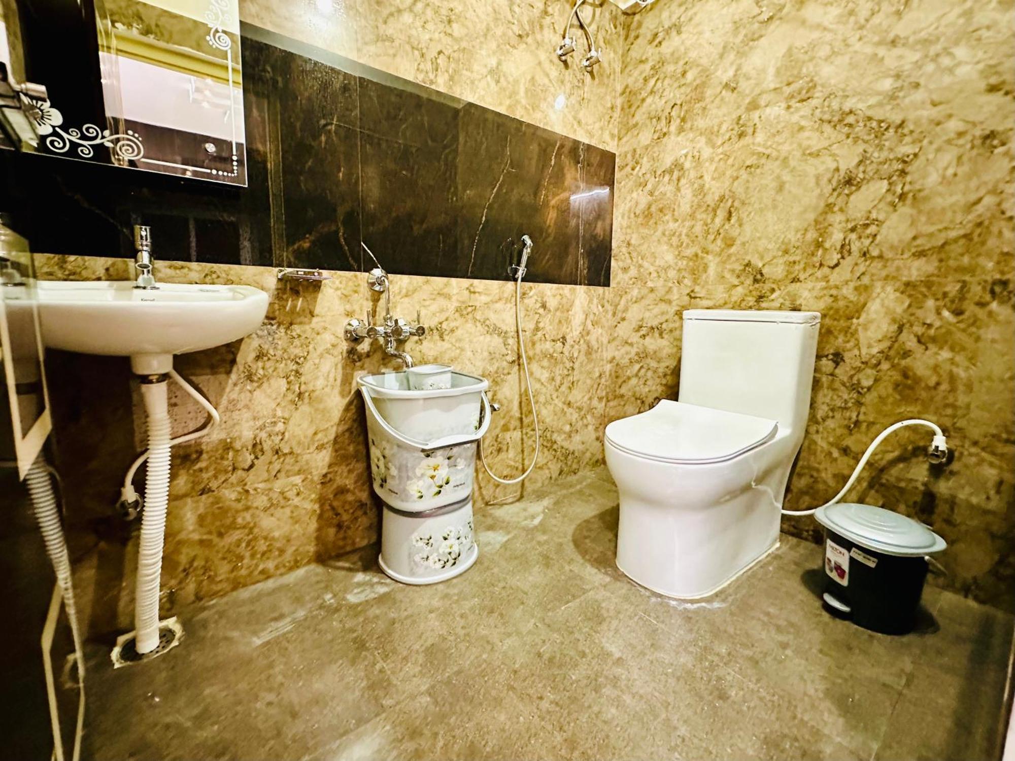 Truelife - 3Bhk Family Suites - Ps4 Pure Veg Restaurant On The Way To Balaji Temple - 2500 Sft Large Signature Apartment - Modular Kitchen - Super Fast Wifi, Smart Tv, 250 Jio Channels - Parking - Easy Access To All Temples - Top Service With Lots Of Tirupati Buitenkant foto